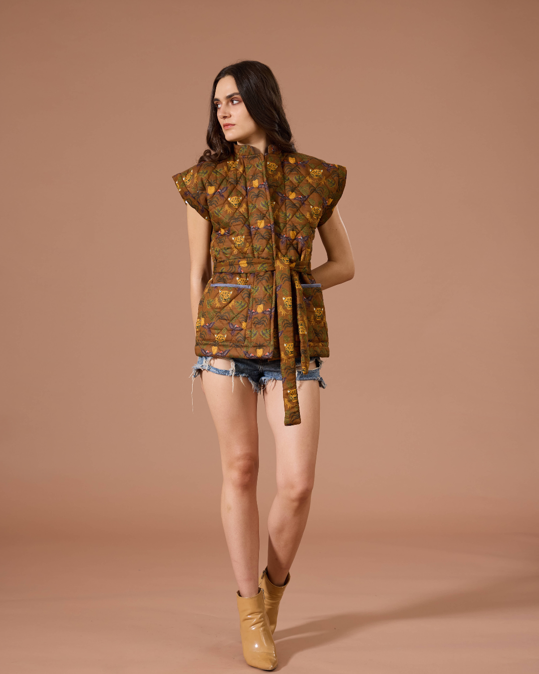 JAIPUR SLEEVELESS QUILTED JACKET BRO TROPICAL