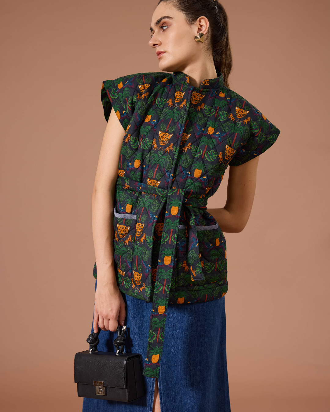 JAIPUR SLEEVELESS QUILTED JACKET BRO TROPICAL